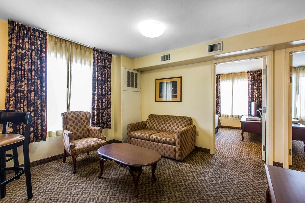 Comfort & I-8 Hotel