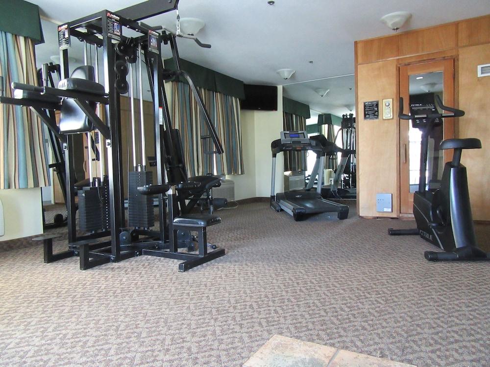 Comfort Inn&suites I-8 2*