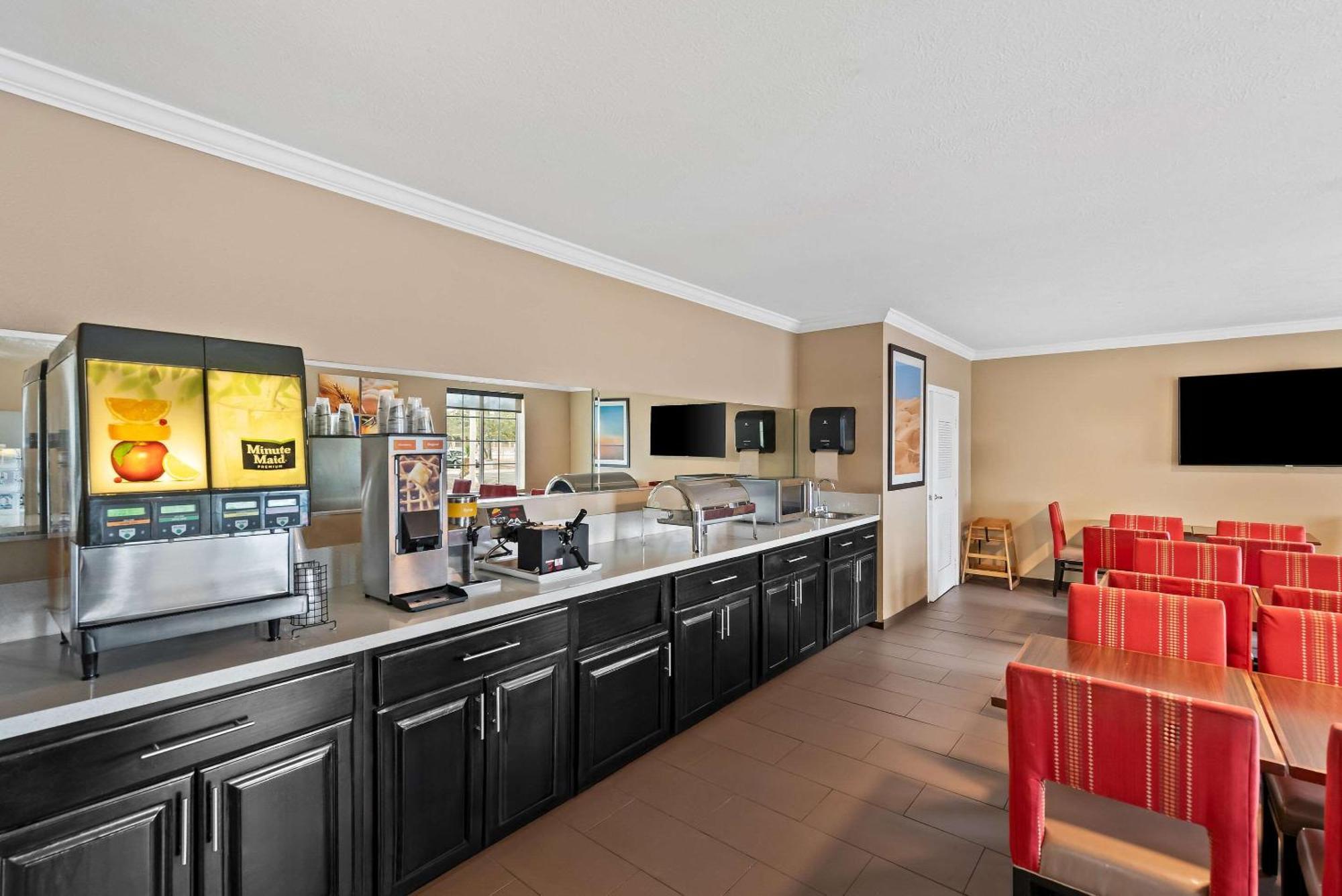 Comfort Inn&suites I-8