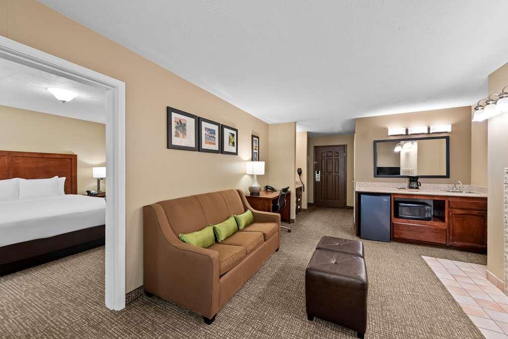 Comfort Inn&suites I-8 2*