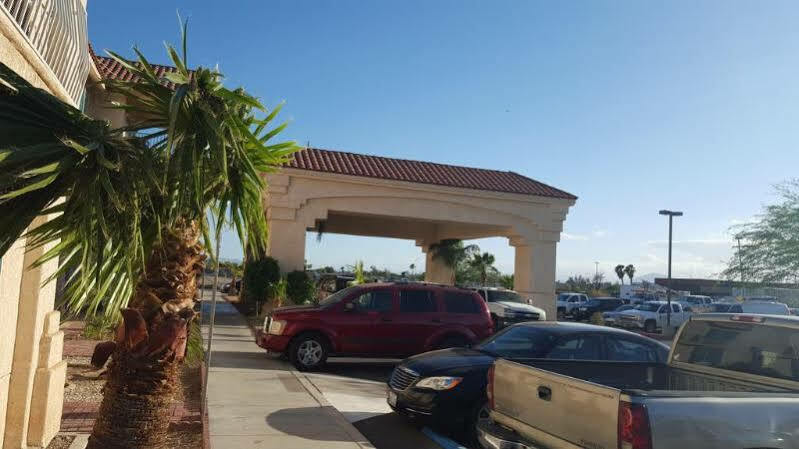 Comfort Inn&suites I-8 2*